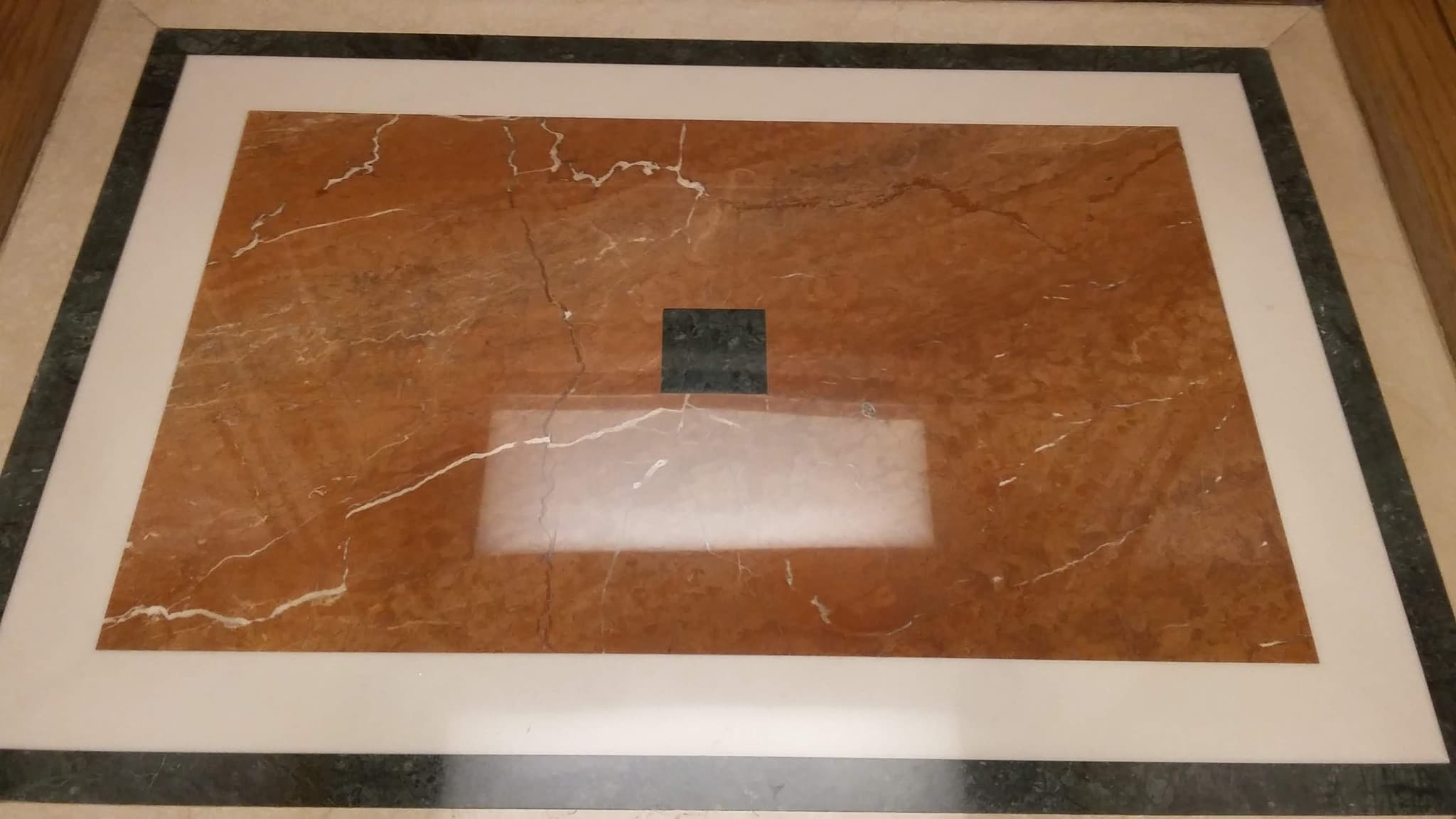 Elevador com design geométrico em mármore - Botafogo, Rio de Janeiro