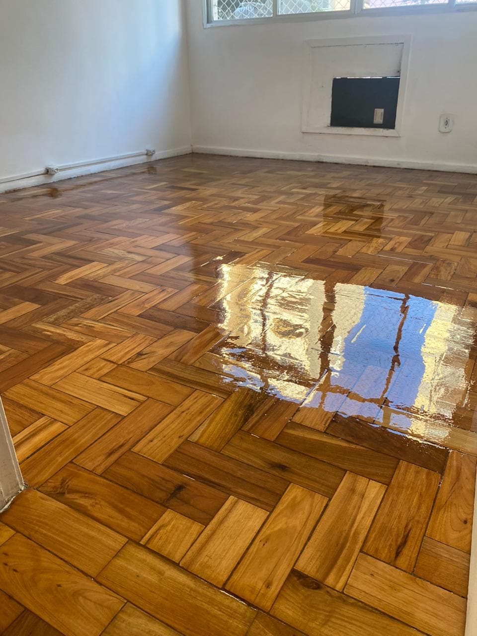 Piso sintético após restauração - acabamento espelhado - Rio de Janeiro